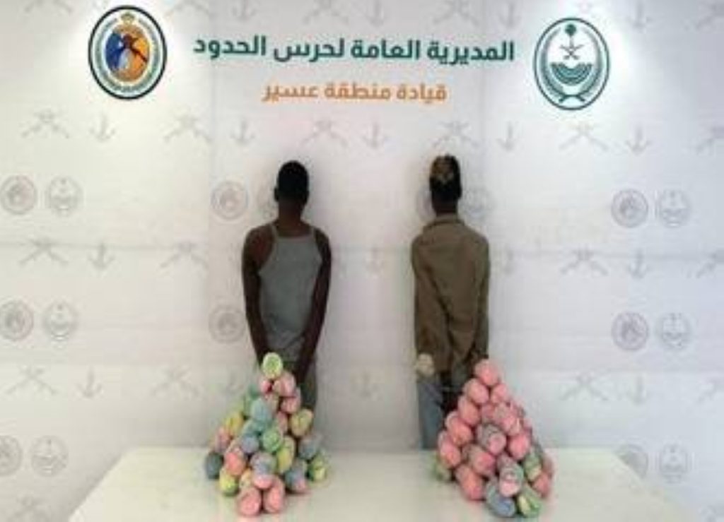 القبض على مخالفين لنظام أمن الحدود لتهريبهما 40 كيلوغراماً من القات بعسير