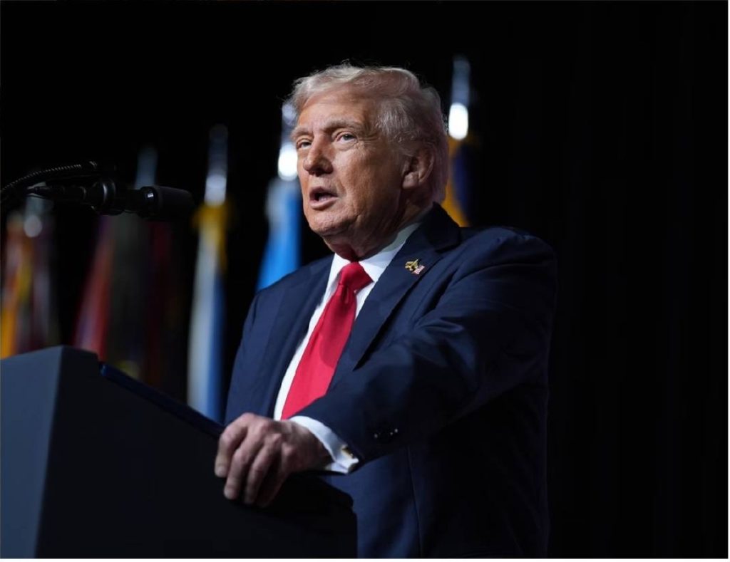 ترمب يُهدّد بطرد الجنرالات ويُدعو لتدريب الجيش في شيكاغو