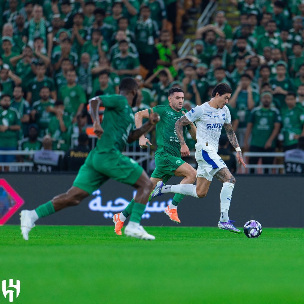 ريمونتادا مثيرة.. الأهلي يعود أمام الهلال بالتعادل 3_3 في دوري روشن