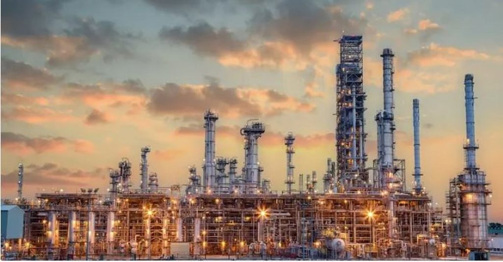 ارتفاع أسعار النفط مع انخفاض مخزونات الخام الأمريكية