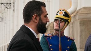 القنصل السوري في دبي ينشق عن نظام الشرع.. دمشق: تصريحاته لا تمثّل الدولة