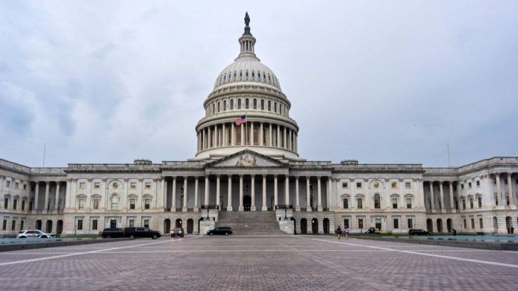 مجلس الشيوخ الأميركي يرفض خطة لإنهاء الإغلاق الحكومي.. والبيت الأبيض يحذّر من تسريح موظفين