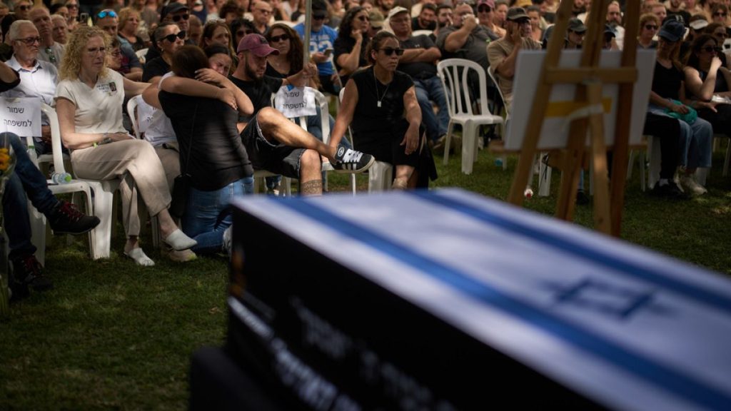 بحضور الرئيس هرتسوغ.. إسرائيل تقيم جنازة لرهينة عادت جثته من غزة