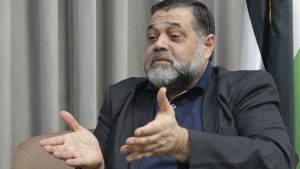 أسامة حمدان: حماس لن تلقي سلاحها قبل انتهاء الاحتلال ونحتاج معدات ثقيلة لاستخراج جثث الرهائن