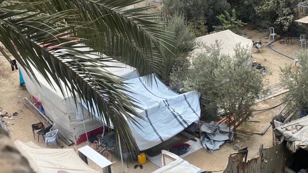 “صرنا نحلم بخيمة ما تتمزق”.. نازحو غزة يواجهون مأساة جديدة مع اقتراب الشتاء