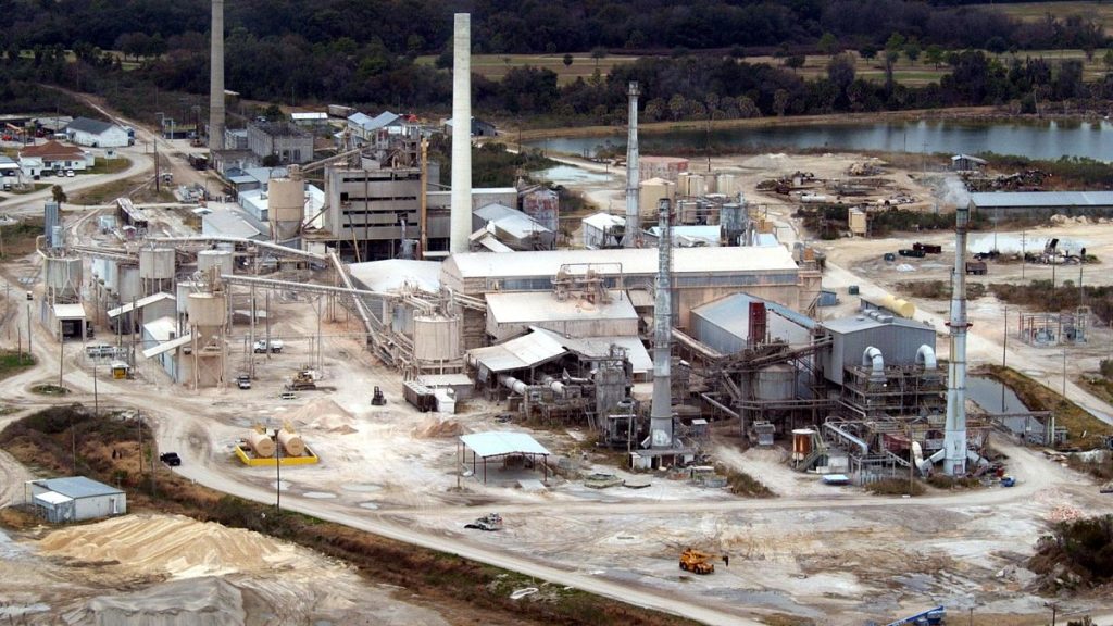 موجة اختناق جماعية في قابس التونسية تثير احتجاجات.. والأمن يتدخل بالغاز المسيل للدموع