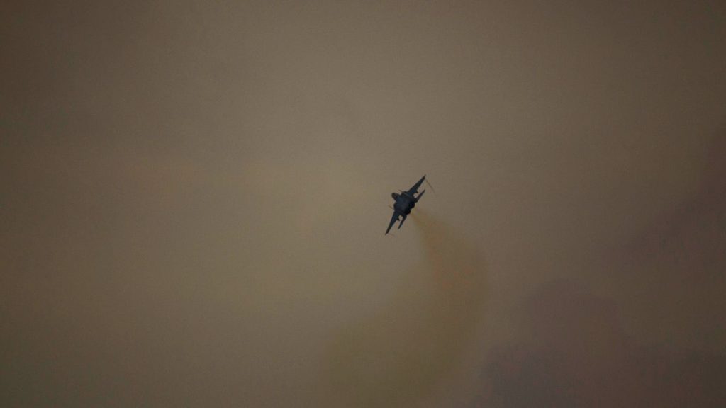 موجة قصف إسرائيلية واسعة على جنوب لبنان.. وتل أبيب تزعم استهداف بنى تحتية تابعة لحزب الله