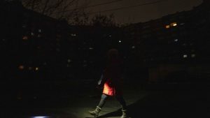 العتمة تخيّم على أوكرانيا.. تقنين واسع للكهرباء بعد ضربات روسية على منشآت الطاقة