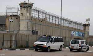 إسرائيل تبدأ نقل الأسرى الفلسطينيين لصفقة تبادل قريبة