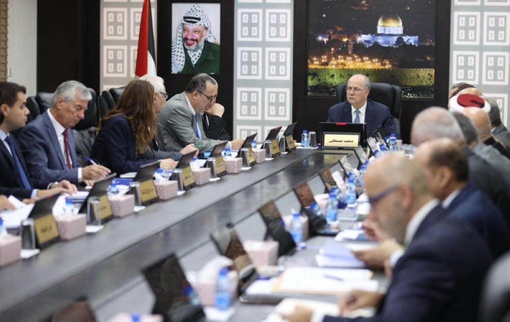 رئيس الوزراء الفلسطيني: مستعدون لتحمل كامل المسؤوليات الوطنية