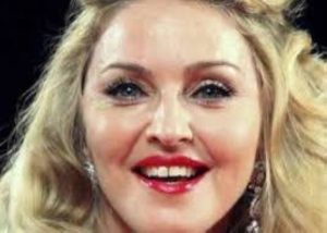 مادونا: فكّرت في قطع ذراعي والانتحار