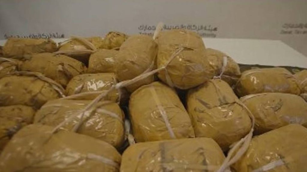 «الضريبة والجمارك»: إحباط محاولة تهريب أكثر من 19 كغم من مادة الميثامفيتامين «الشبو المخدر»