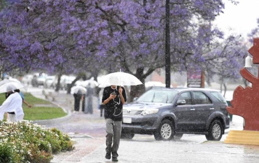 «الأرصاد» ينبه: أمطار غزيرة على عسير.. تستمر حتى الـ 8 مساءً