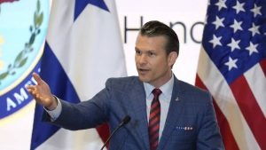 لماذا أطاح هيجسيث برئيس أركان البحرية الأمريكية؟