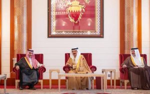 ملك البحرين يستقبل وزير الخارجية ويبحثان تعزيز العلاقات الثنائية