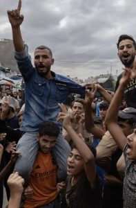 رغم دخول الاتفاق حيز التنفيذ.. إسرائيل تقطع الطريق بين شمال وجنوب غزة