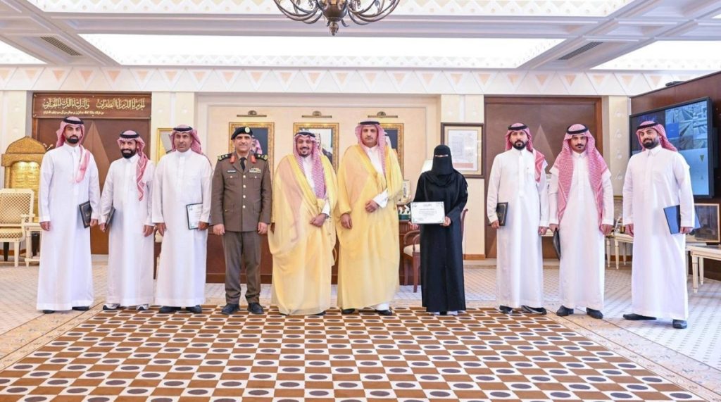 فيصل بن مشعل يكرم عدداً من منسوبي الأمن بالقصيم