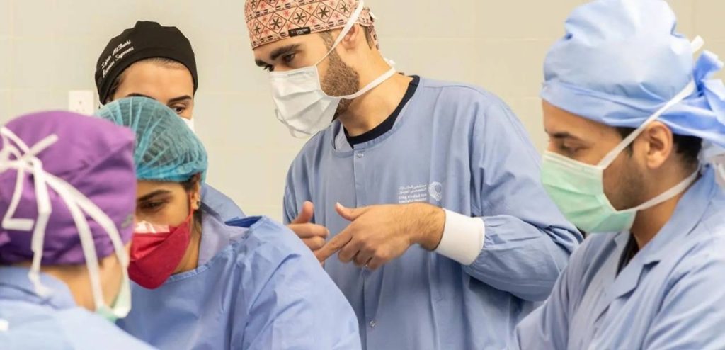 لأول مرة شرق أوسطياً.. «تخصصي الملك خالد» يعيد النظر إلى مريضة