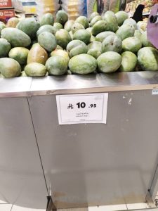 «عويس» تتصدر.. عكاظ ترصد 6 أسعار لفاكهة المانجو