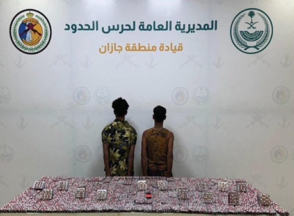«حرس الحدود» يقبض على مخالفَين لنظام أمن الحدود لتهريبهما 15,106 أقراص خاضعة للتداول الطبي