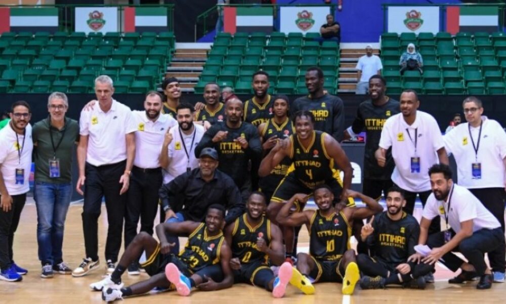 فوز سلة الاتحاد على شباب الأهلي الإماراتي في مباراة مثيرة