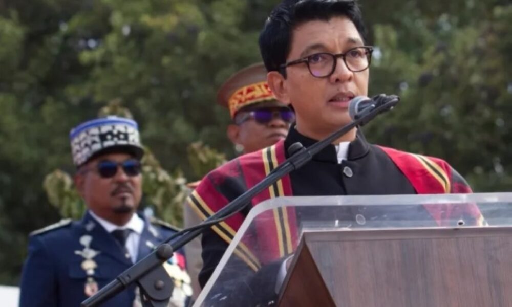 رئيس مدغشقر يرفض التنحي بعد محاولة اغتياله