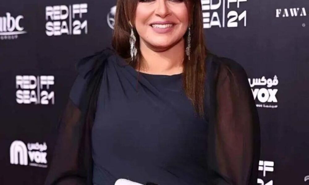 نجاة هالة صدقي من حادث سير ونقل سائقها للمستشفى