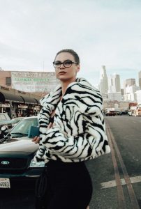 طباعة الحمار الوحشي تعود وتتصدر صيحات الموضة