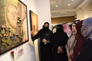 365 فناناً تشكيلياً يتنافسون على جائزة «فنون المدينة»