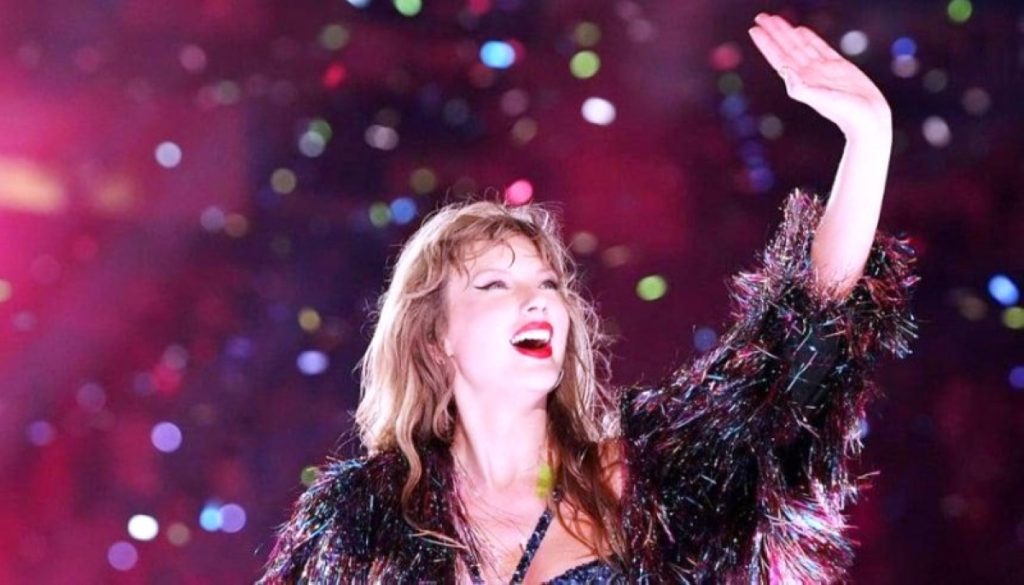 تايلور سويفت تحطم الأرقام بأكبر انطلاقة ألبوم في تاريخ أمريكا