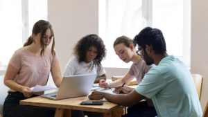 من الترحيب إلى التقشف.. الطلاب الأجانب يدفعون ثمن أزمة فرنسا الاقتصادية