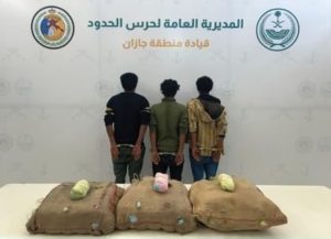 القبض على 3 مخالفين لتهريبهم 54 كلغم من القات
