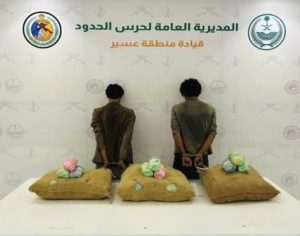 عسير: القبض على مُخَالِفَيْن لنظام أمن الحدود لتهريبهما 66 كلغم من القات