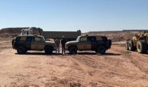 ضبط مقيمَيْن مخالفين لنظام البيئة لاستغلالهما الرواسب في حائل