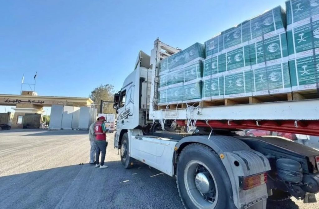 «سلمان للإغاثة»: مساعدات إنسانية سعودية جديدة تعبر منفذ رفح متجهة إلى غزة