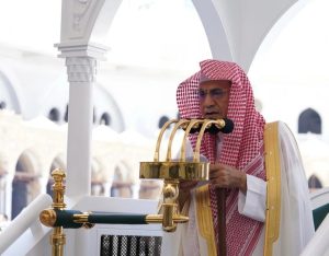 خطيب المسجد الحرام: تتجلى العلاقة بين الإيمان والتوكل في قصة أصحاب الكهف