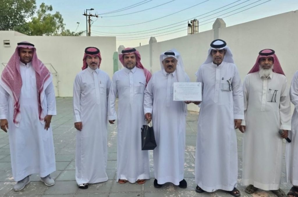 معلمو الجعرانة يكرمون الشمراني