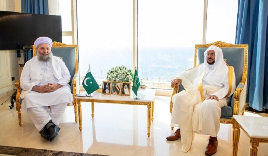 آل الشيخ يبحث خدمة العمل الإسلامي مع عضو مجلس الشيوخ الباكستاني