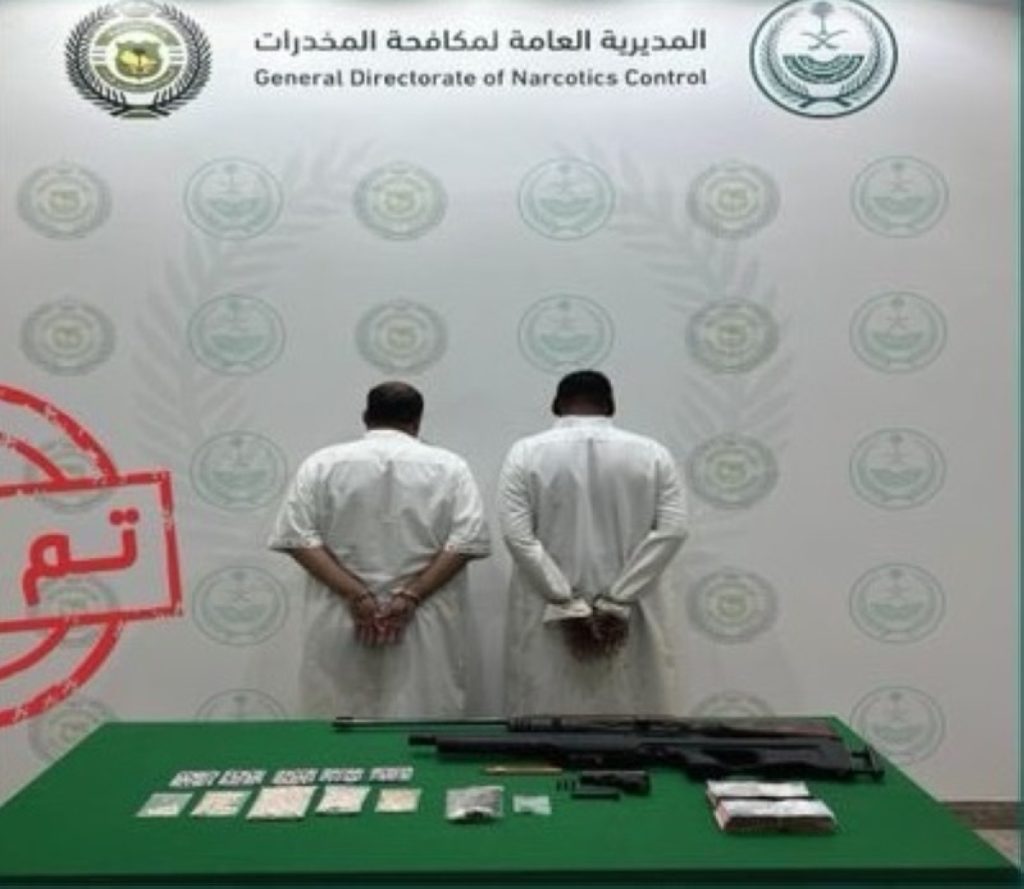«مكافحة المخدرات» بالقصيم تقبض على مواطنَيْن لترويجهما مادتي الحشيش والإمفيتامين