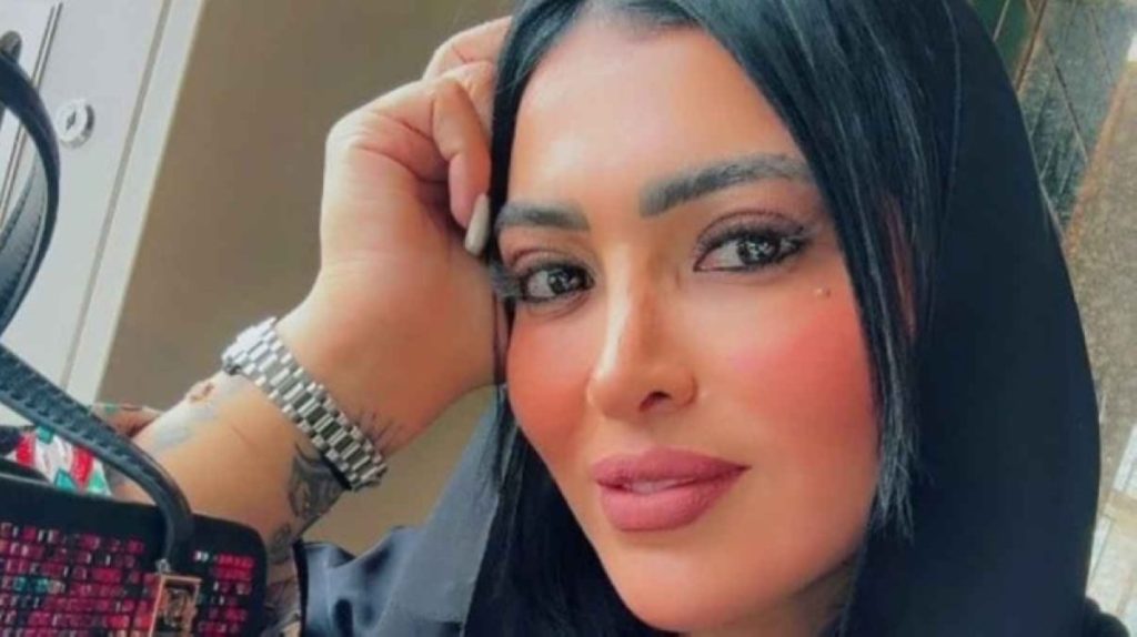 تناولت حياتها الشخصية.. طليقة «مكي» تقاضي قناة فضائية