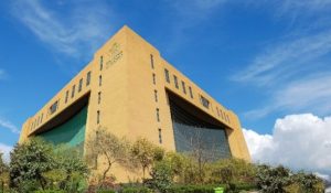 اشتراطات جديدة لتنظيم الأنشطة التجارية وإشغال الأرصفة