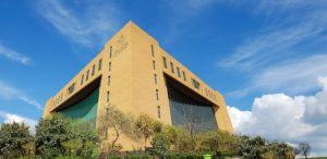 «البلديات والإسكان» تعتمد اشتراطات إشغال الأرصفة وتنظيم الأنشطة التجارية