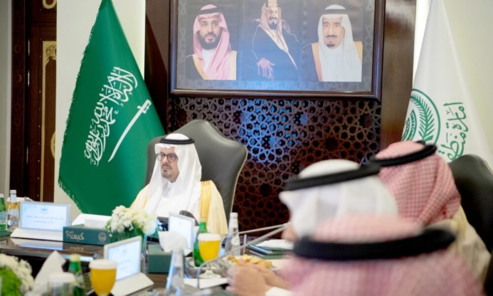 اجتماع سعود بن مشعل مع محافظي المنطقة: تفاصيل وأهداف
