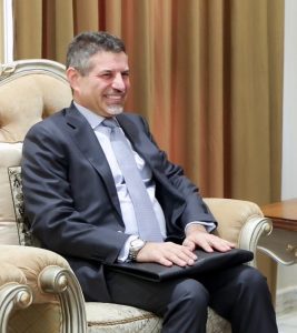 السفير الأمريكي: لن نتسامح مع احتجاز الحوثي موظفينا في صنعاء