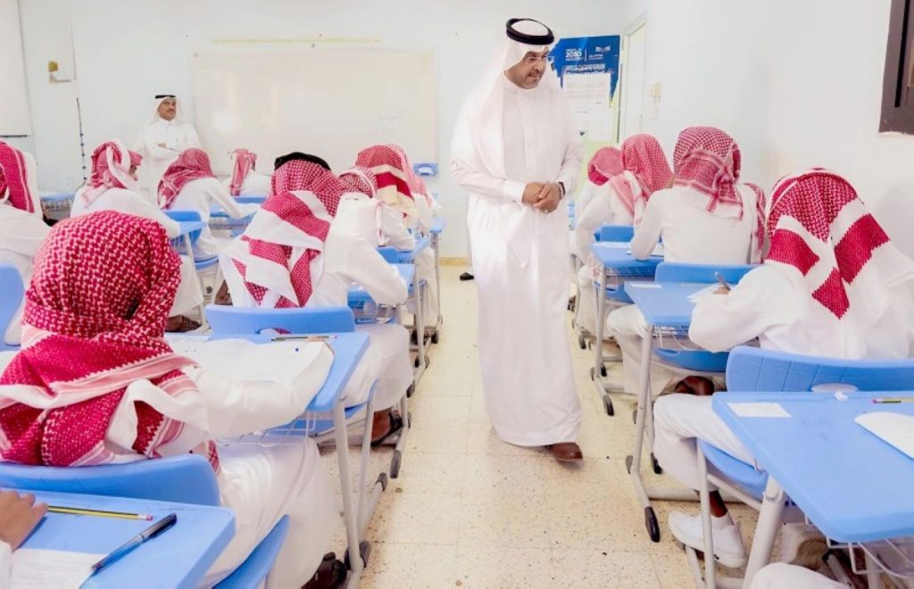 نموذجان للاختبارات المركزية وتصحيح عشوائي للعينات من لجنة إشرافية