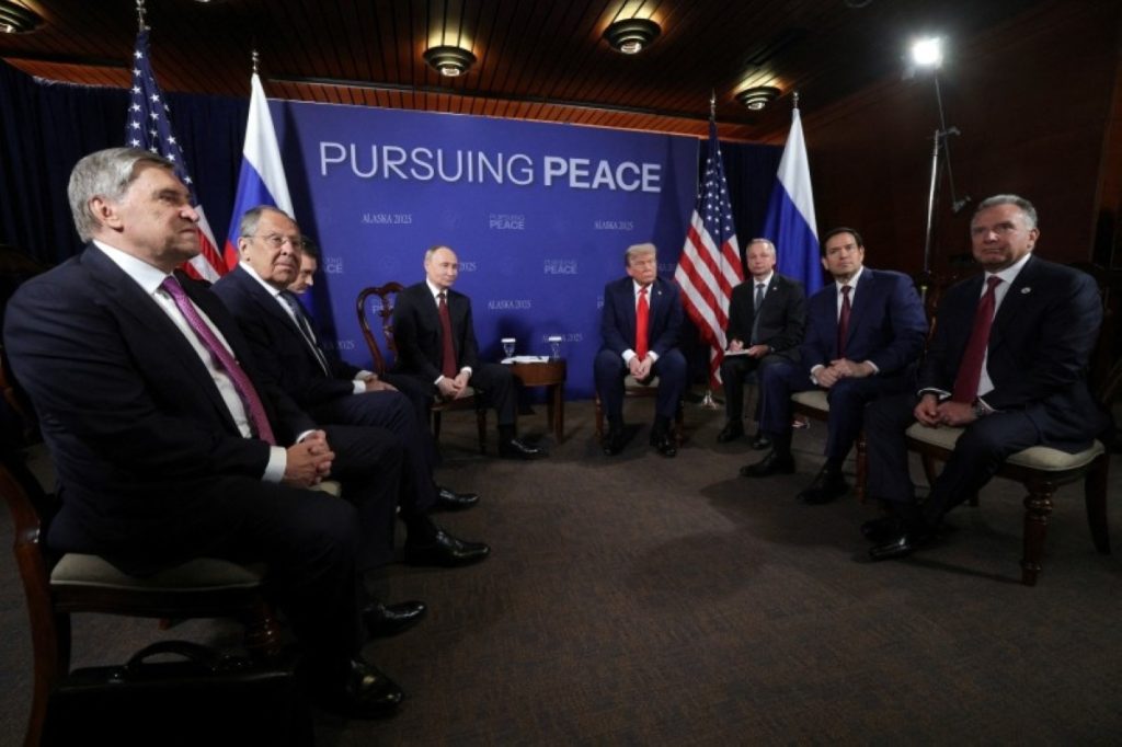 قمة ترمب – بوتين في مهب الريح