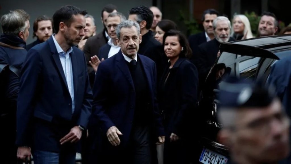 ماذا قال ساركوزي على أعتاب السجن ؟