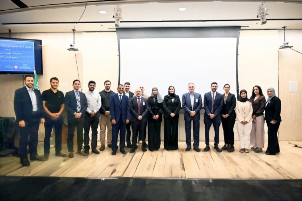 الملحق الثقافي في أمريكا وكندا يدشن المعرض الوظيفي الطبي