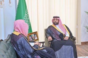 أمير جازان ونائبه يلتقيان رئيس المحكمة الإدارية بالمنطقة