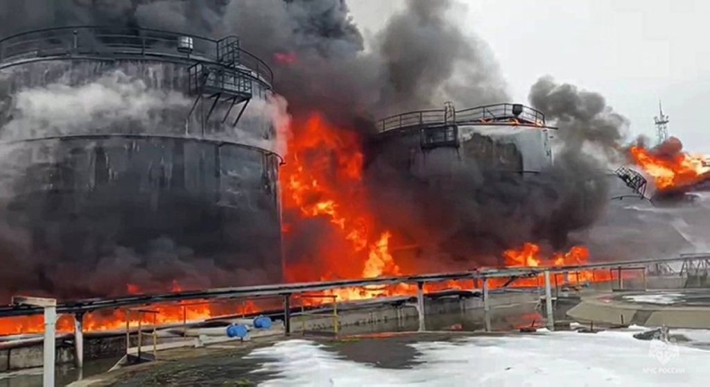 هجوم أوكراني على مصفاة نفط روسية